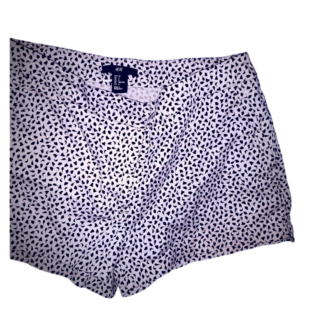 White with Black Leaf Print Casual Shorts sz6